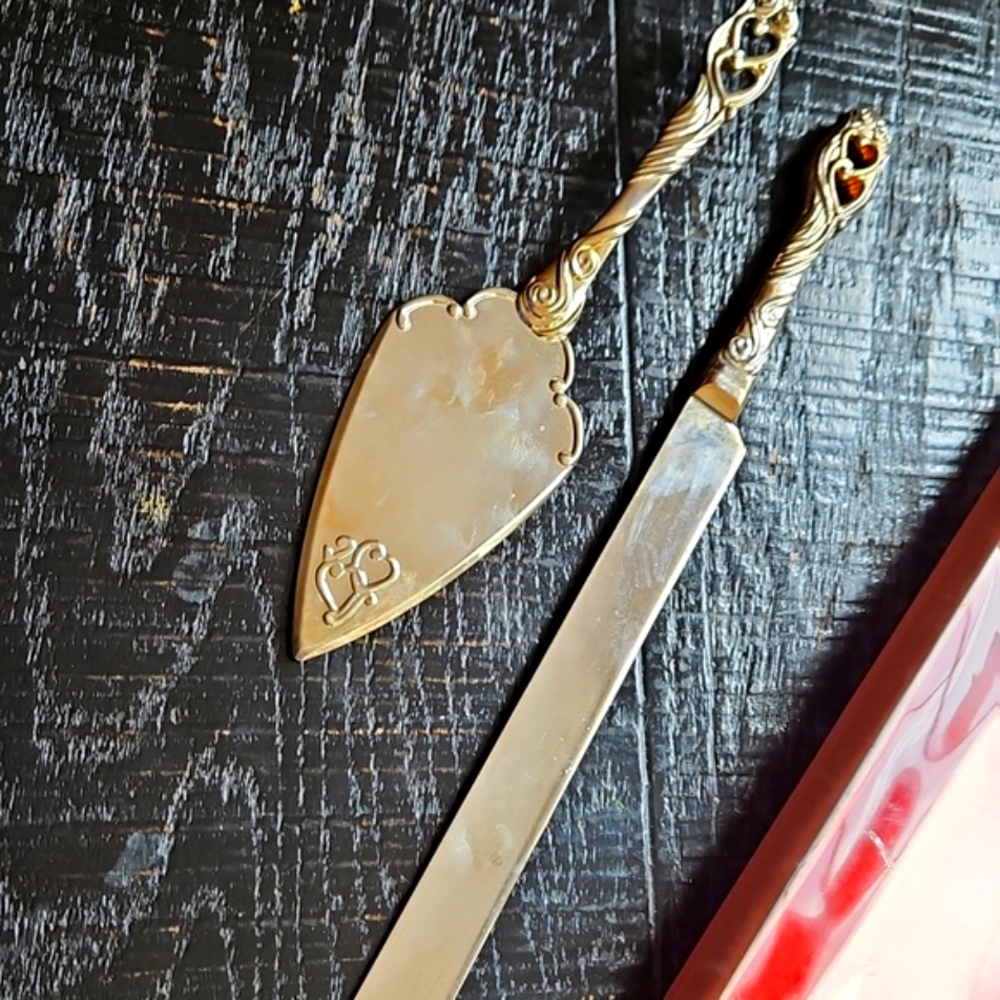 Vintage NEW Everlasting Elegance Heart Wedding Party Gold Silver Cake Server Set